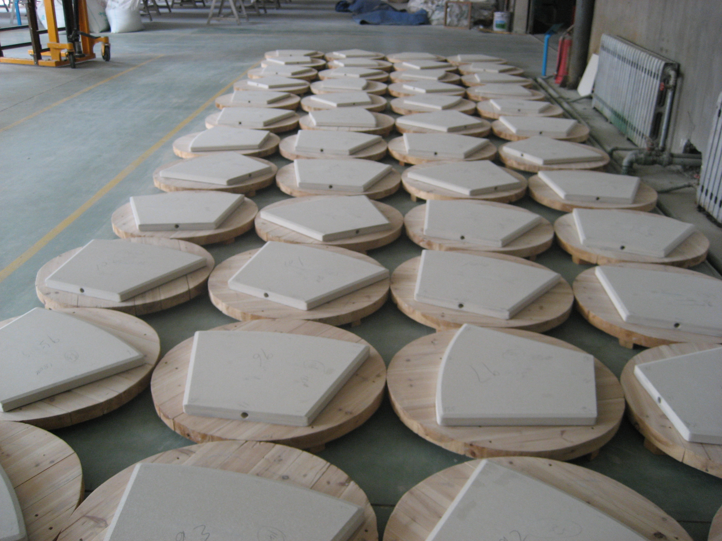 Industri Menggunakan Aluminium Trioxide Filtering Ceramics Disc Plate untuk Filter